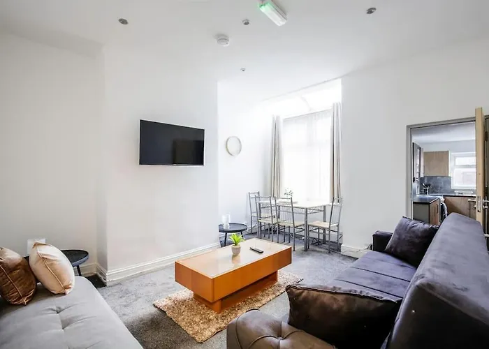 4 Bedroom House, Great Location!